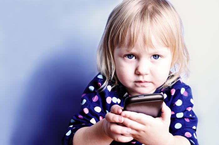 Çocuğunuza Akıllı Telefon Almalı Mısınız